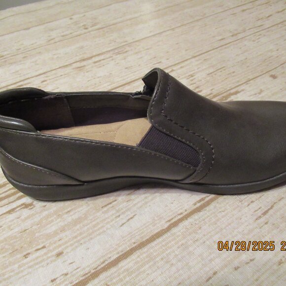 New Brown Loafers, Studio Works Brand - Ladies Size 6M - Picture 4 of 6